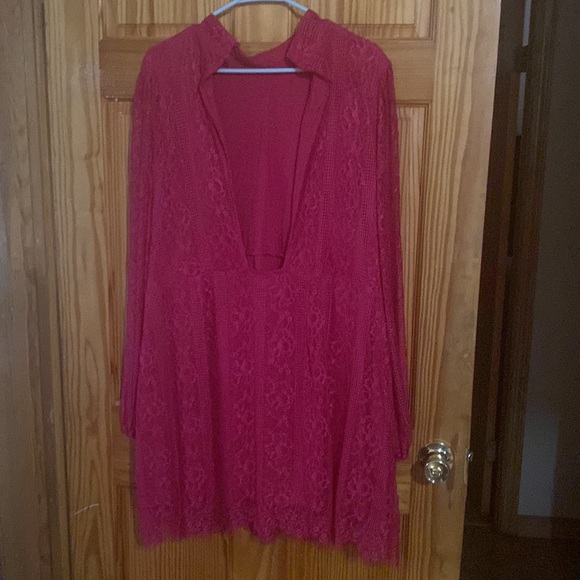 Maeve Open-Back Lace Mini Dress - Picture 4 of 4